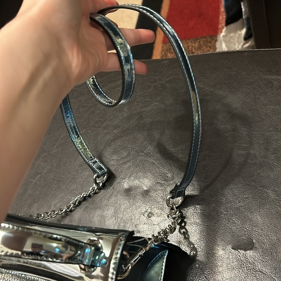 ❗️SALE❗️ALDO CHROME BLUE RHINESTONE BOW MINI CROSSBODY BAG - Picture 5 of 8